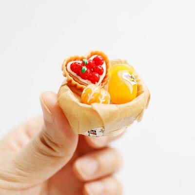 Resin Cake with Bamboo Basket Mini Model