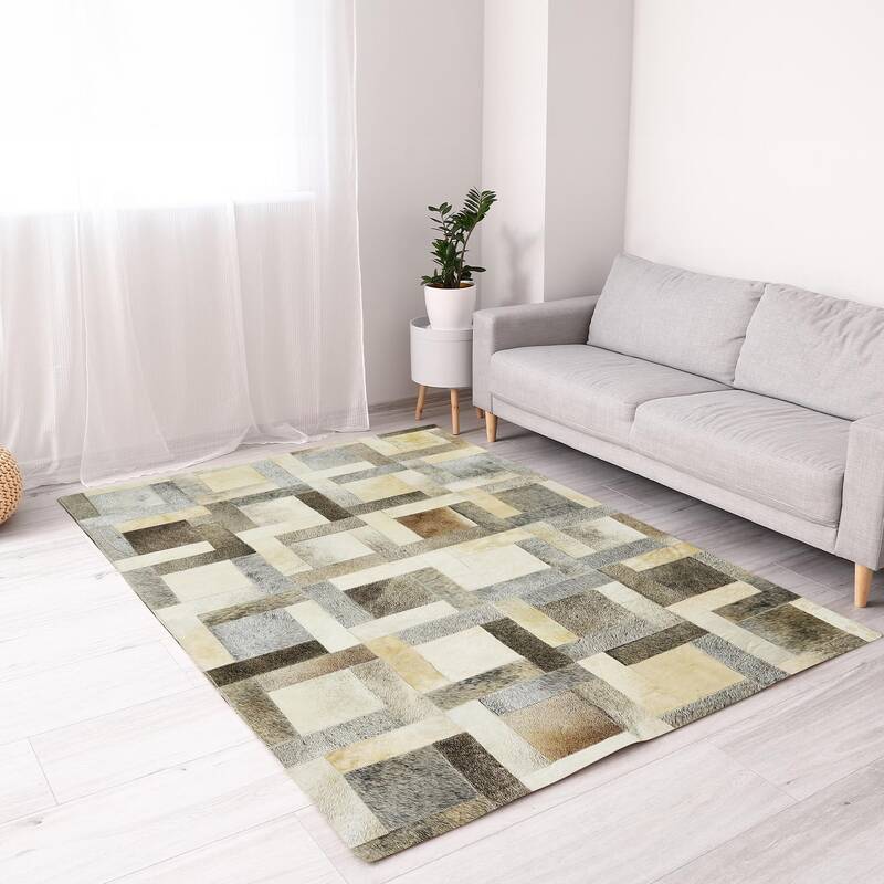 Beige & Grey Cowhide Geometric Pattern Rug
