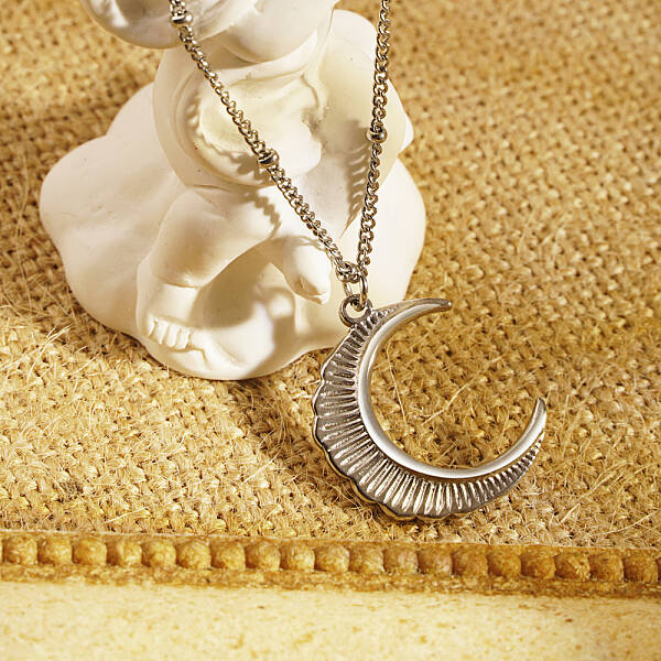 Stainless Steel Moon Pendant Necklace for Women's Daily Wear