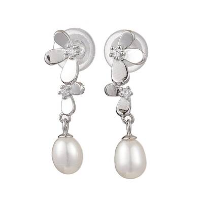Natural Pearl Ear Studs