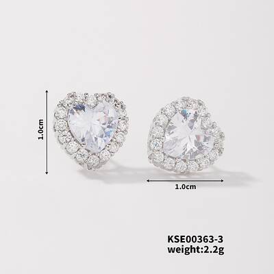 Chic Heart-shaped Stud Earrings with Delicate Diamonds
