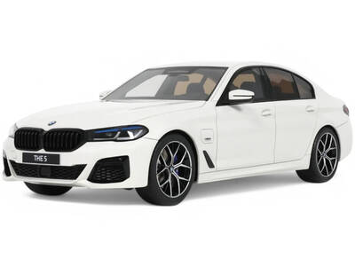 2023 BMW 545e xDrive M Sport Alpine White 1/18 Model Car by GT Spirit
