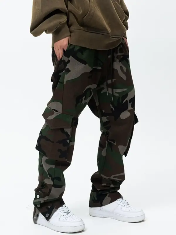 Men's Camo Print Drawstring Waist Buttons Split Hem Cargo Pants, Loose Street Fashion Flap Pocket Trousers for Daily Wear, M...