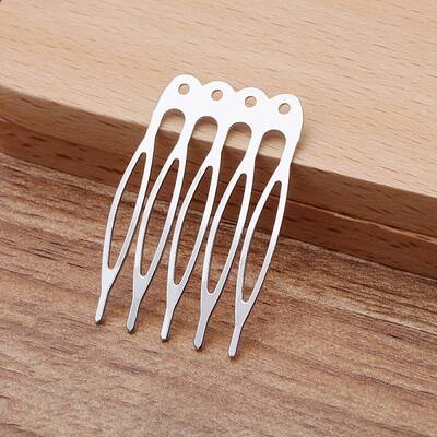 Iron Hair Comb Findings