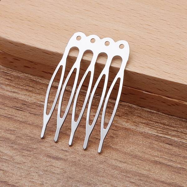 Iron Hair Comb Findings