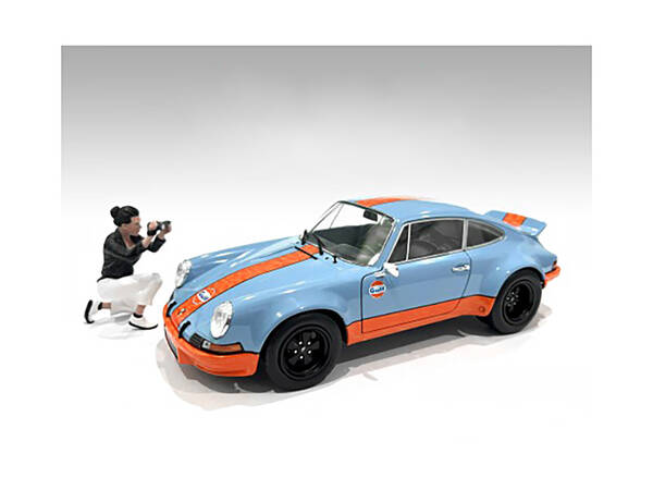 Photographers Figure #5 for 1/24 Scale Models by American Diorama