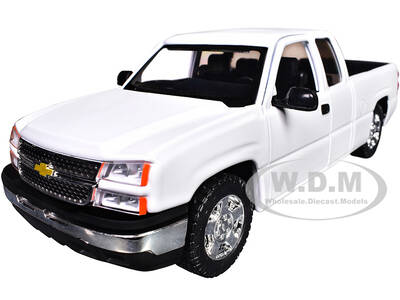 2006 Chevrolet Silverado 1500 Pickup Truck White Timeless Legends Series 1/25 Diecast Model Car by Motormax