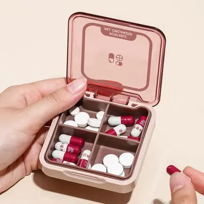Mini Square Pill Storage Box with Clear Lid, 1 Count Portable 4-grid Dustproof Medicine Pill Container, Mini Medicine Box, Pi...