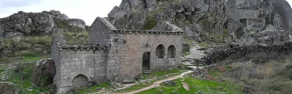 Conquering the Castle of Monsanto (EN)