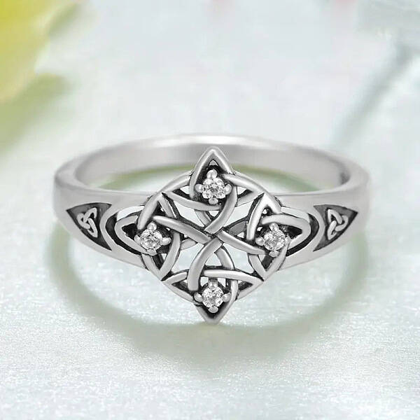 Knot Brass with Crystal Rhinestone Finger Rings
