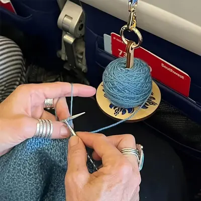 Wooden Yarn Holder, 1 Count Portable Yarn Ball Holder, Yarn Holder for Crocheting, Prevents Yarn Tangling Misalignment, Gift ...