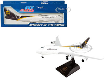 Boeing 747-400F Commercial Aircraft with Landing Gear UPS Worldwide Services (N572UP) White and Brown (Snap-Fit) 1/200 Plas...