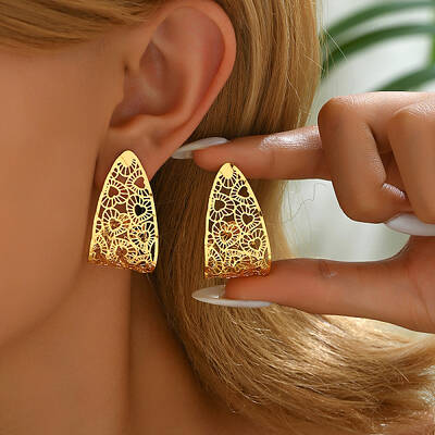 Alloy Hollow Heart Stud Earrings