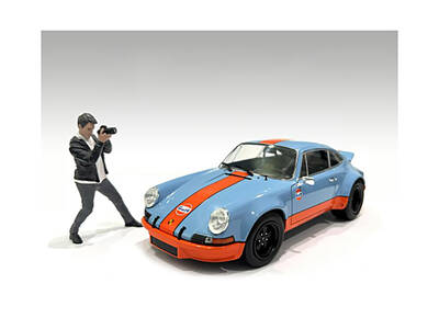 Photographers Figure #6 for 1/18 Scale Models by American Diorama