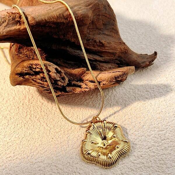 304 Stainless Steel Flower Pendant Necklaces for Women