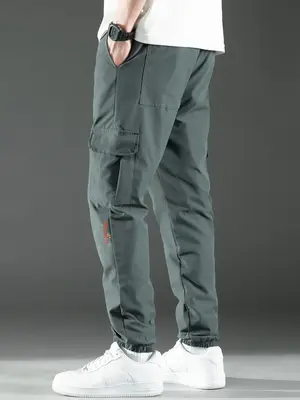 Men's Regular Fit Plain Drawstring Waist Cargo Pants, Letter Print Multi-Pocket Design Carrot Pants, Soft Breathable Cargo Tr...