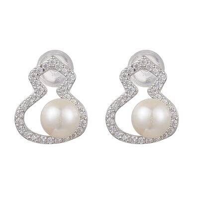 Natural Pearl Ear Studs