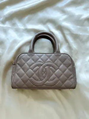 Pre-owned CHANEL Caviar Leather Top Handle Beige Quilted Caviar Bowler Medium