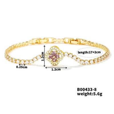 Elegant Four-Leaf Clover Zircon Bracelet for Everyday Western Style.