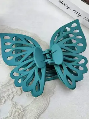 Solid Color Hollow Out Design Hair Claw for Women,  Summer 2024 Fashion Butterfly Shaped All-match Hair Accessories, Cute Lov...