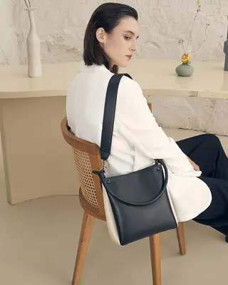 ?? Mini Two-Tone Tote Corn Leather | Color: Black x Oat