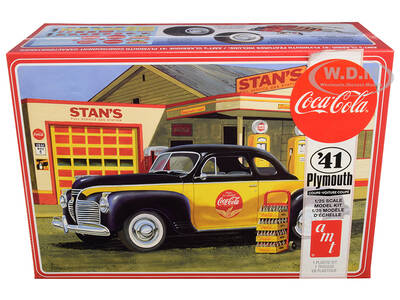 Skill 3 Model Kit 1941 Plymouth Coupe with 4 Bottle Crates \