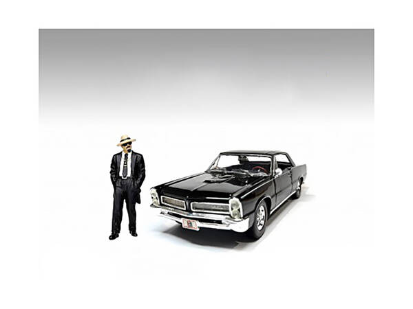 Hanging Out 3 Figure #5 for 1/18 Scale Models by American Diorama