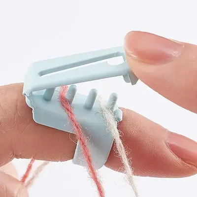 Yarn Guide Finger Holder, 2 Counts Plastic Knitting Thimble Yarn Guide, Separated Yarns Tools for Starter Crochet Knitting Cr...