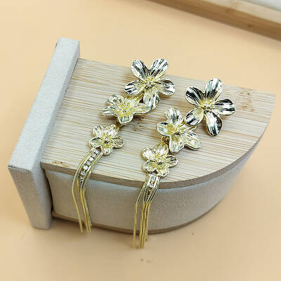 Fashionable Brass Flower Stud Earrings for Women