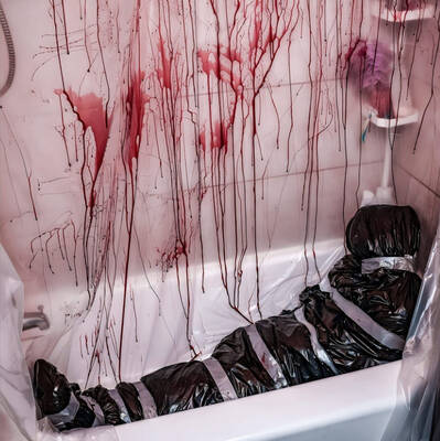 Scary Fake Human Body in Bag Outdoor/ Indoor Props Halloween Decoration Spooky Decor Ideas