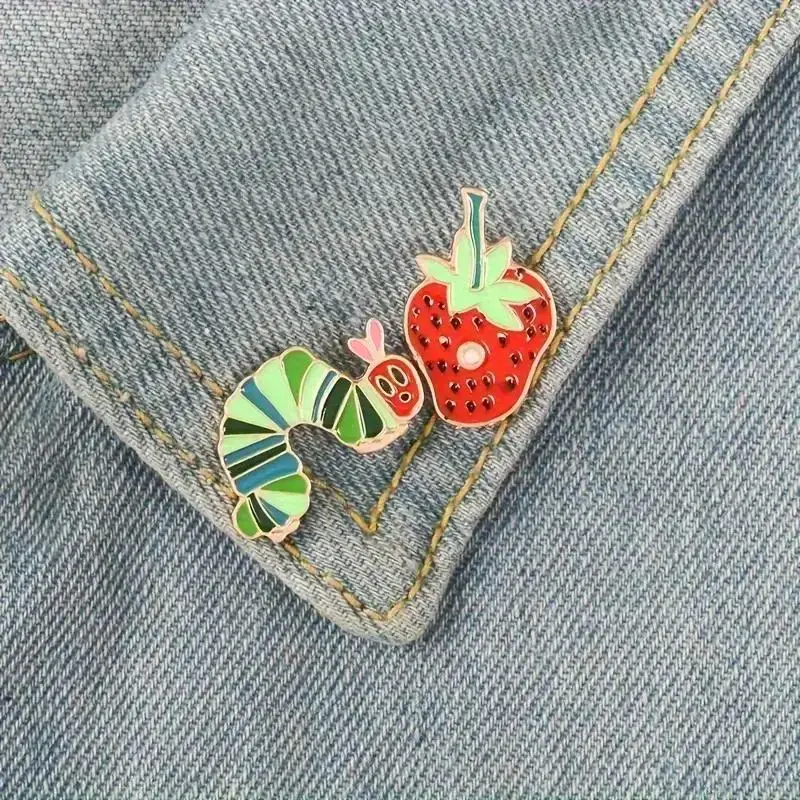 Cute Cartoon Caterpillar & Strawberry Shaped Brooch, 2 Counts Cute Cartoon Badge for Clothes Backpack Hat, Enamel Pin Suitabl...