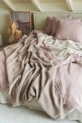 Linen waffle bed throw in Rosy Brown | Size: 53x81