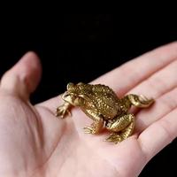 Mini Brass Frog Figurine, 1 Count Lucky Brass Frog Figurine, Wealth & Prosperity Charm for Home and Office Feng Shui Decor, O...