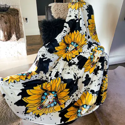 Z Yellow Sunflower Turquoise Bullskull Oversized Blanket 82\