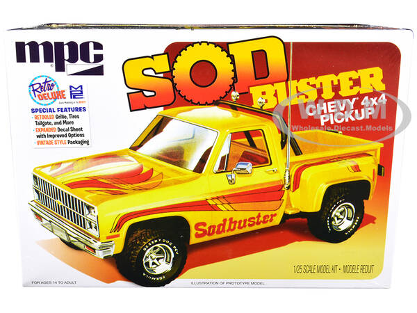 Skill 2 Model Kit 1981 Chevrolet 4x4 Stepside Pickup Truck \