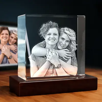 3D Memory Crystal™ - Tabletop - Square - Valentine's Day-4K HD / Medium