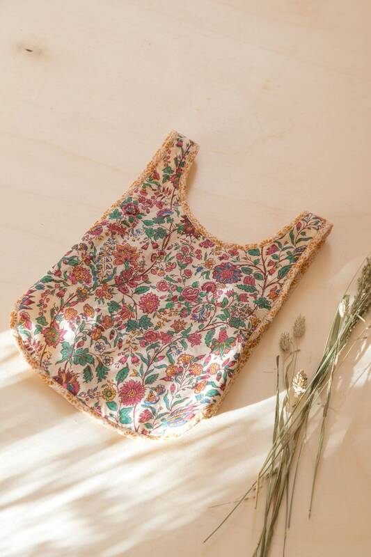 Organic cotton baby bib | Size: 3-6m