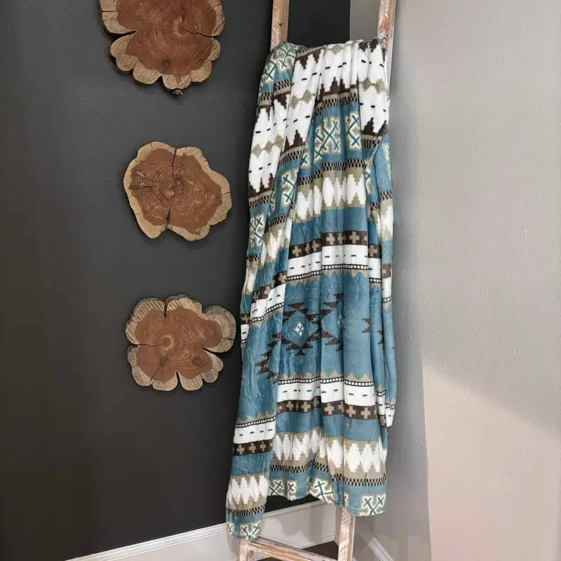 Callie Lightweight Throw Blanket 72\