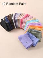 Random Color Heart Pattern Crew Socks, Casual Moisture Wicking Socks, Soft Comfy Breathable Socks for All Seasons Daily Wear