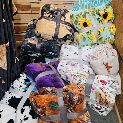 MYSTERY WESTERN Blanket - KING SIZE COW PRINT FLOWER AND MORE Stain Resistant Soft 100% Polyester Cozy Home Decor