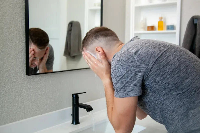 SMOOTH & CLEAR Face Wash + Salicylic Acid - Acne Fighting Solution