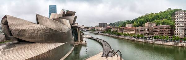 Bilbao Tour with Context: From the Old Town to the Guggenheim Museum