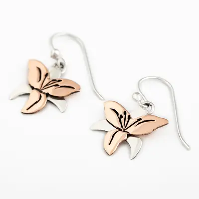 Mixed Metal Dangling Flower Earrings - Daisy