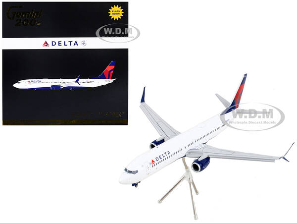 Boeing 737-900ER Commercial Aircraft with Flaps Down Delta Air Lines White with Blue and Red Tail Gemini 200 Series 1/200 Die...