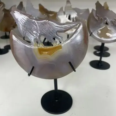 Geode Agate Engraving - Wolf on the Moon