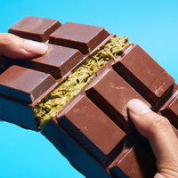 Pistachio Knafeh Stuffed Chocolate Bar Pack With Reusable Mold – Crunchy Creamy Dessert in Milk, Dark, or White Chocolate