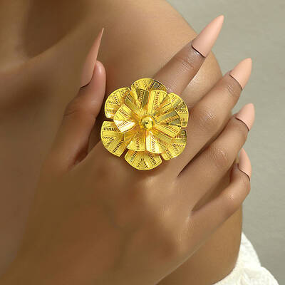 Luxurious Iron Hollow Flower Wedding Cuff Ring for Bride