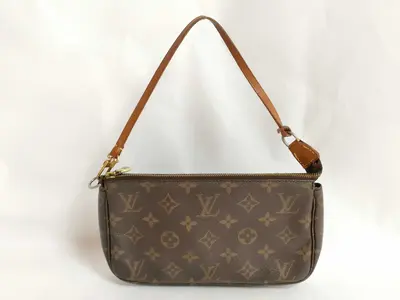 Pre-owned Louis Vuitton PVC Shoulder Bags M51980 Monogram Monogram Accessoir Pouch