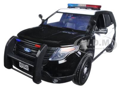 2015 Ford Police Interceptor Utility Black and White with Flashing Light Bar and Front and Rear Lights and 2 Sounds 1/18 Diec...