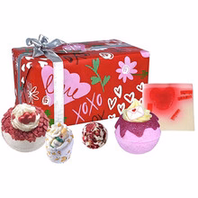 Bomb cosmetics Set XOXO